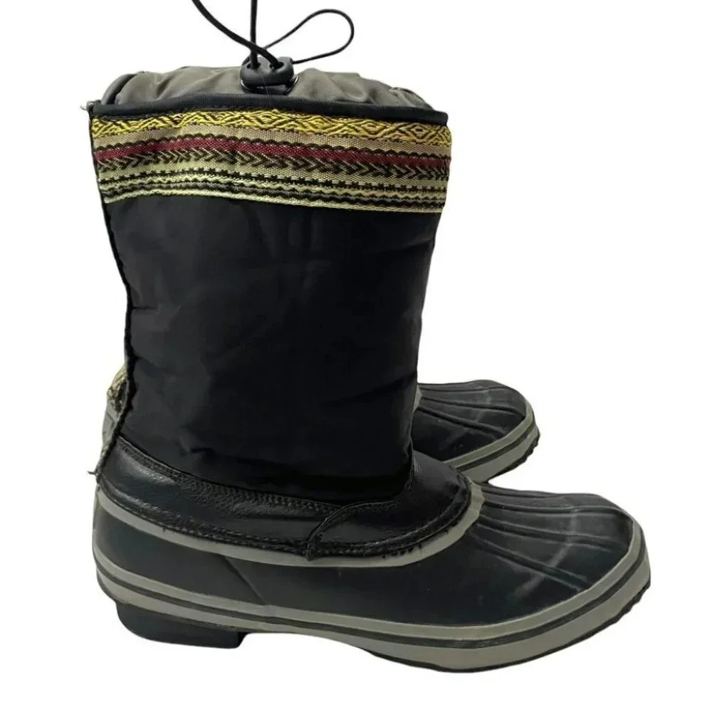 The Sak Snow Boots 10 Black Embroidered Trim Duck Winter Bungee Utility